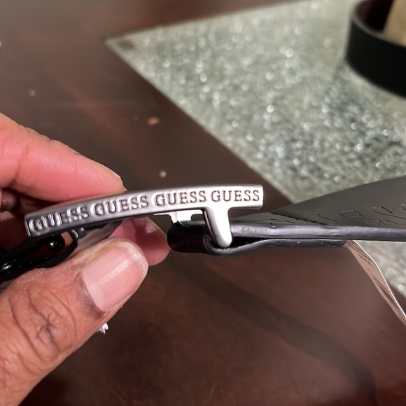 NWT GUESS BELT SIZE XL UNISEX BLACK WITH LOGO OUTSIDE BELT BUCKLE LOGO ON EDGE - Picture 7 of 9